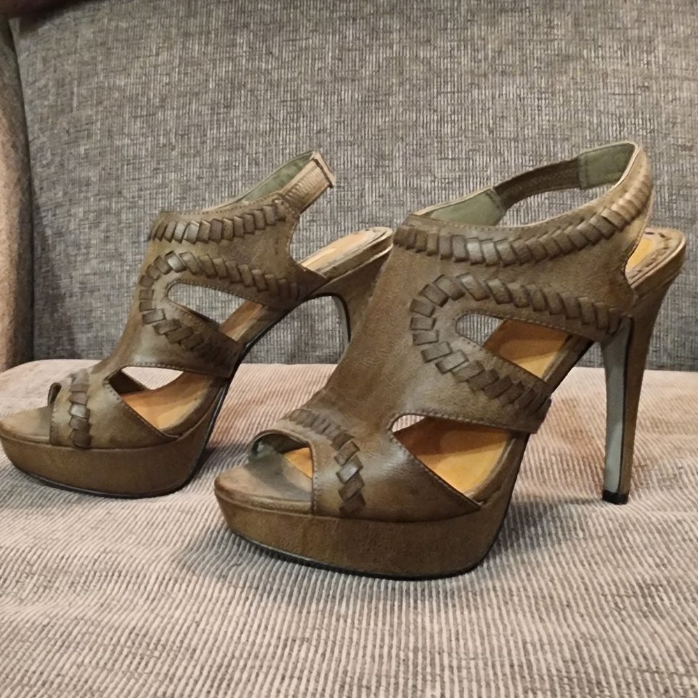 Max Studio Khaki Platform High Heels - Size 7 1/2